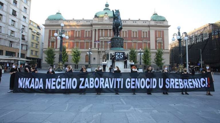 Beograd: "Žene u crnom" obeležile godišnjicu genocida u Srebrenici